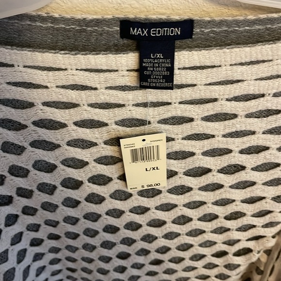 Sweater poncho. NWT size L/XL. Very soft. - Picture 2 of 4